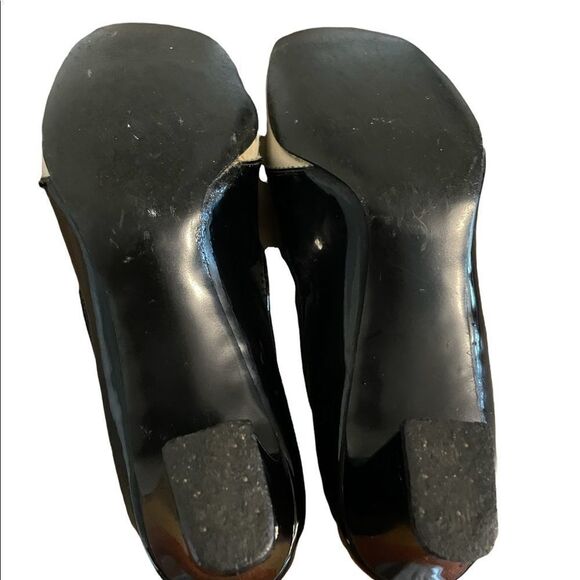 Stuart Weitzman Black Buckle Toe Pumps - 7.5 M - Picture 4 of 7